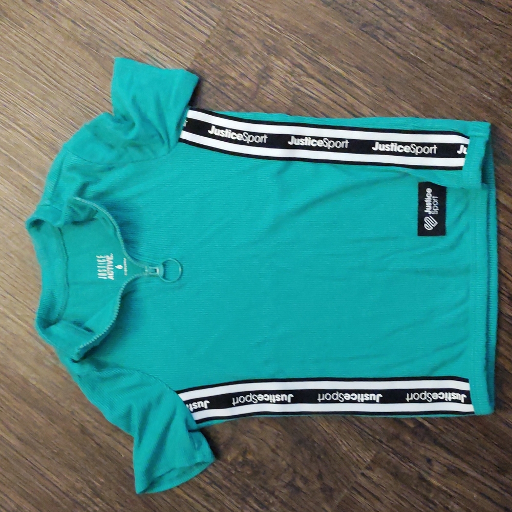 Short sleeved shirt